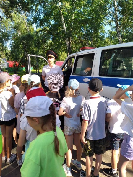 Каникулы с Общественным советом: в Березовском районе полицейские и общественники встретились со школьниками в детском лагере